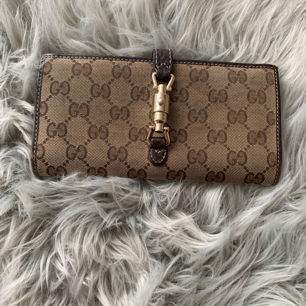 💯  authentic Gucci wallet **  sold **